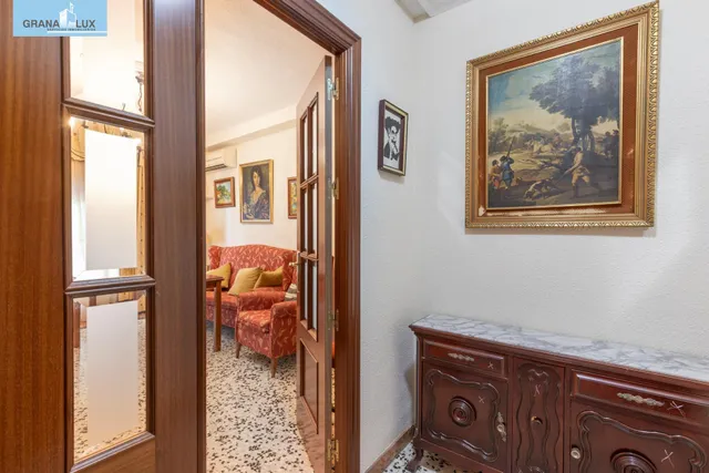 Piso de 3 dormitorios en calle milán, zaidín | muy luminoso y con gran potencial — 6