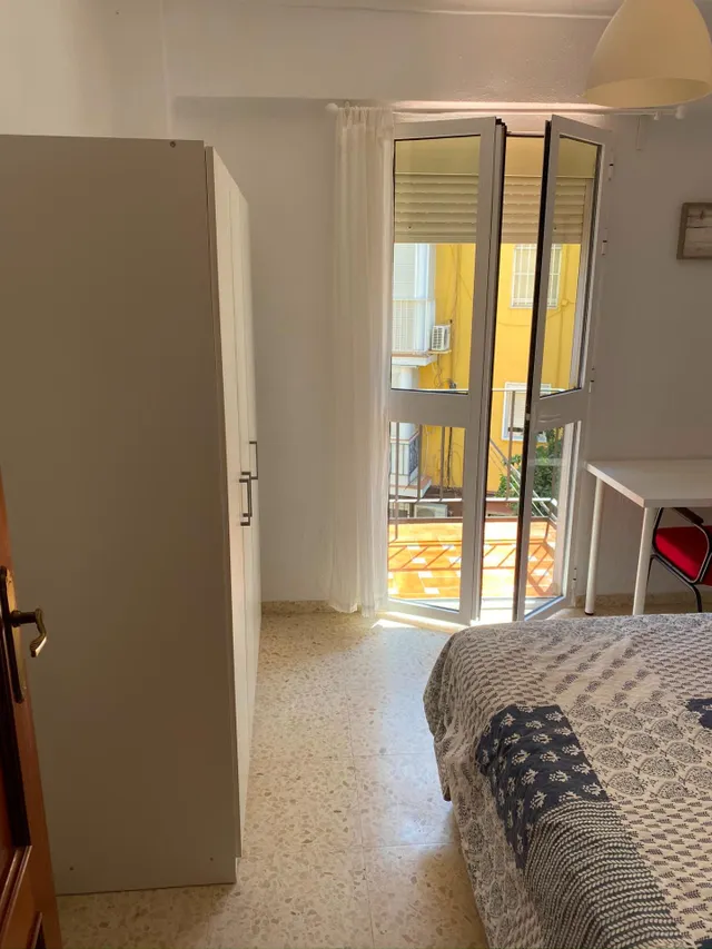 SE ALQUILA HABITACIÓN A ESTUDIANTE — 8
