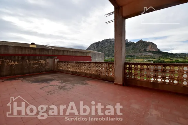 ¡OPORTUNIDAD PARA INVERSORES! GRAN EDIFICIO CON DOS VIVIENDAS INDEPENDIENTES, DOS TERRAZAS Y PARCELA — 46