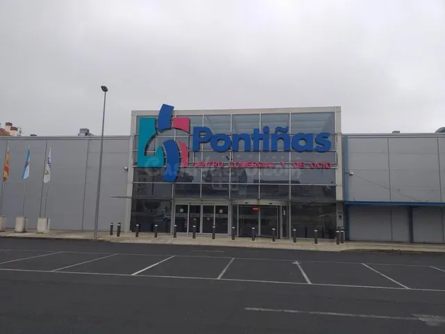 Local comercial en venta en el Centro Comercial Pontiñas, La