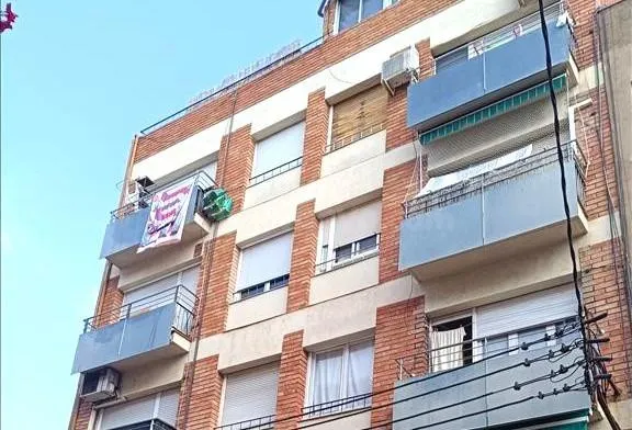 Se vende Piso OKUPADO en Calle Santiago Rusiñol De 35 Sabade - foto 2