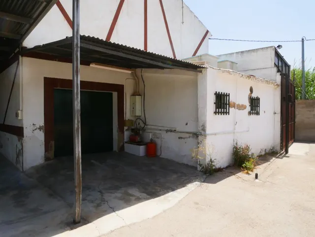 Se venden naves con parcela de 2.868 m2 en Senda De los Garres — 12
