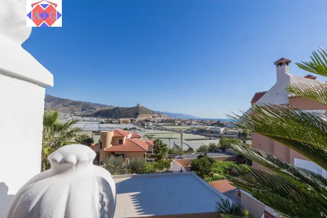 0110 Chalet en Zona Residencial, El Romeral. — 43