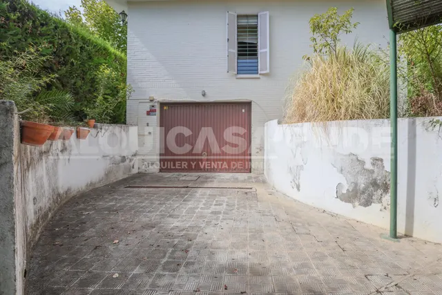 Exclusiva villa de lujo en Simón Verde: 1.150 m2 de parcela privada, gran piscina y bodega, a un paso de Sevilla. — 43