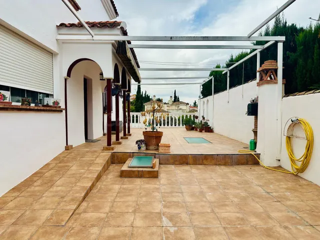 Espectacular Pareado en Urb. Monteluz, con Jardín y Piscina - foto 3