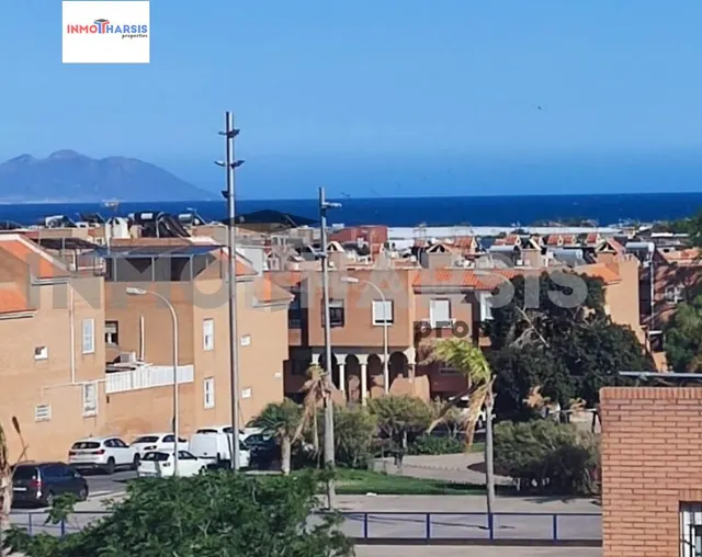 Casa dúplex con dos viviendas, gran terraza y posibilidad de - foto 2