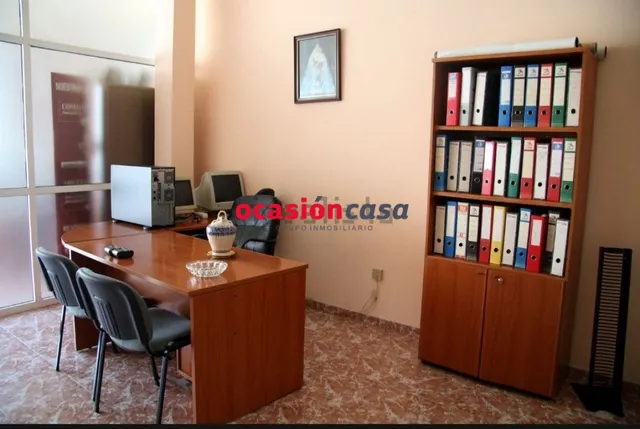 LOCAL COMERCIAL JUNTO AL MERCADO — 2