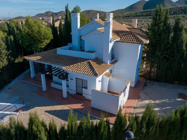 MARAVILLOSO ADOSADO EN ESTILO MEDITERRANEO DE 2 DORMITORIOS  - foto 2