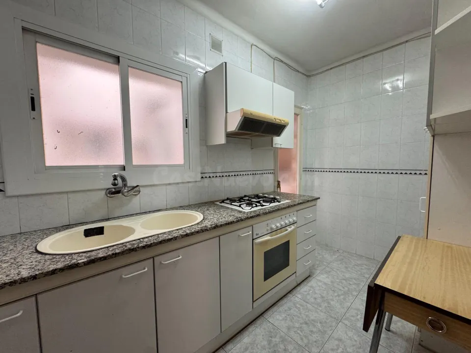 Piso en buena zona, ascensor y listo para entrar!
