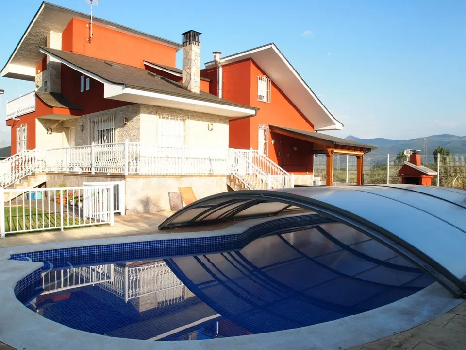 CHALET INDEPENDIENTE EN CARRACEDELO