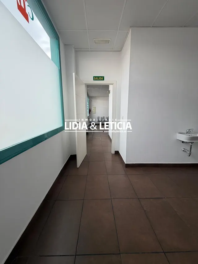 Local Comercial ideal para Consultas, Centro Médico... — 11
