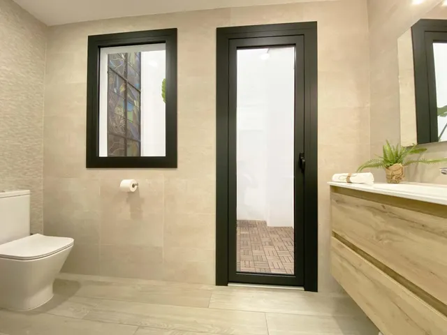 Chalet adosado en venta en Calle de Regàs — 12