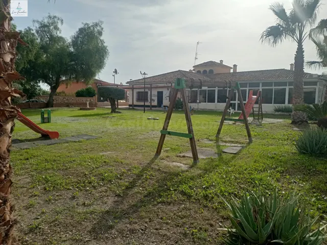 TERRENO CON EDIFICIACION PARA USO DEPORTIVO Y RECREATIVO - foto 5