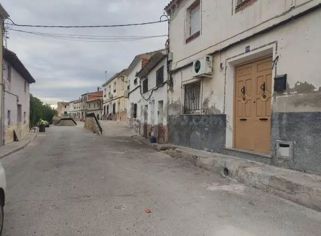 SE VENDE casa adosada OKUPA en C Florida 20 de Calasparra - foto 3