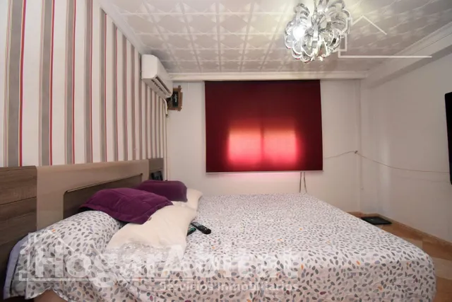 AMPLIA CASA CON GARAJE Y GRAN TERRAZA Y UNA SEGUNDA VIVIENDA — 23