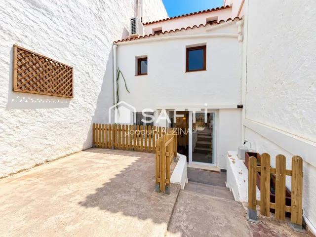 Casa céntrica con patio y 6 habitaciones en Mahón. — 3
