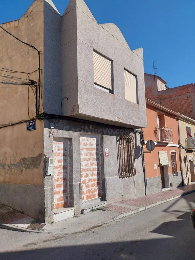 Dos casas por el precio de una y con garaje!!