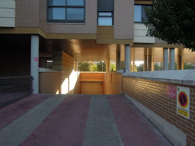 SE VENDE PLAZA DE GARAJE PARA MOTO EN ZONA NUEVO HOSPITAL — 7