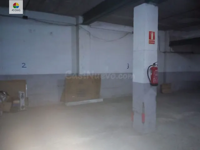 Local céntrico en Cerdanyola con montacargas, con sótano. - foto 4
