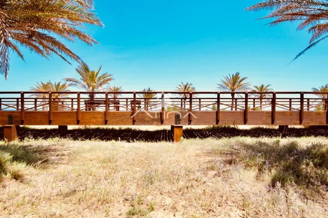 Local comercial de 250 m2 en el Grao de Gandia con altas posibilidades de inversión. — 17