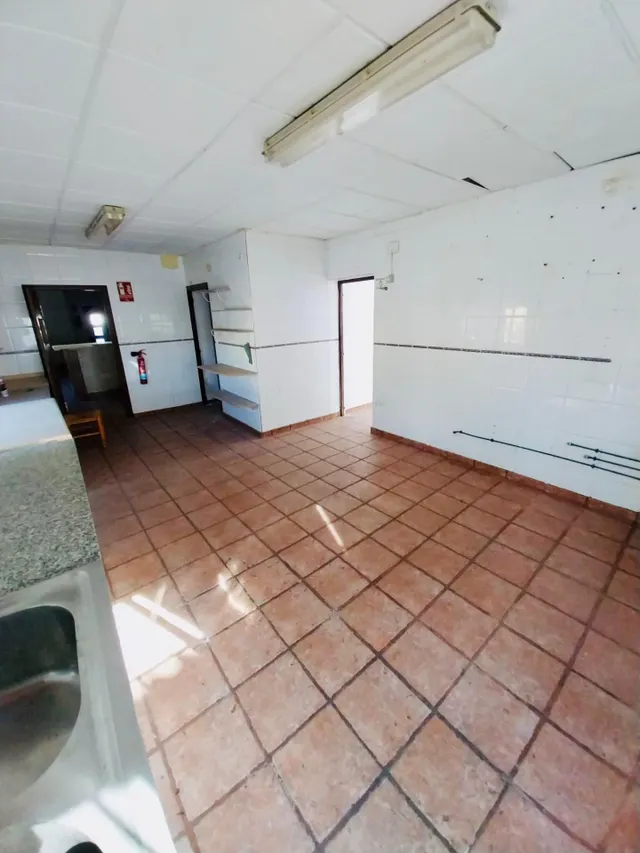 Se vende negocio de restauración en fantástica ubicación — 29