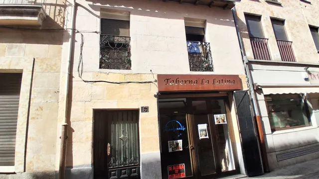 Urbis te ofrece una casa en venta en la zona Universidad, Salamanca. — 23