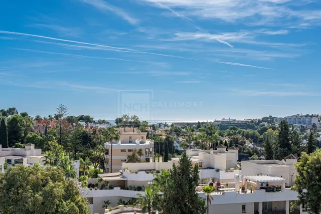 Casa adosada recién reformada en Aloha Gardens con vistas panorámicas — 36