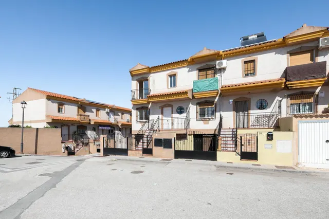 ¡Casa pareada con patio privado en Cijuela! Granada