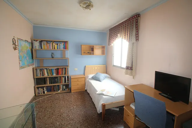 Piso de tres dormitorios con ascensor. — 23