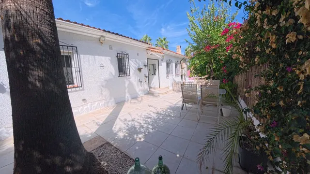 Chalet independiente de 4 habitaciones con piscina divida en dos plantas individuales — 7