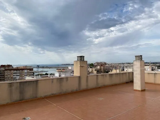 Piso en pleno centro, 2 dormitorios con orientación Este. — 16