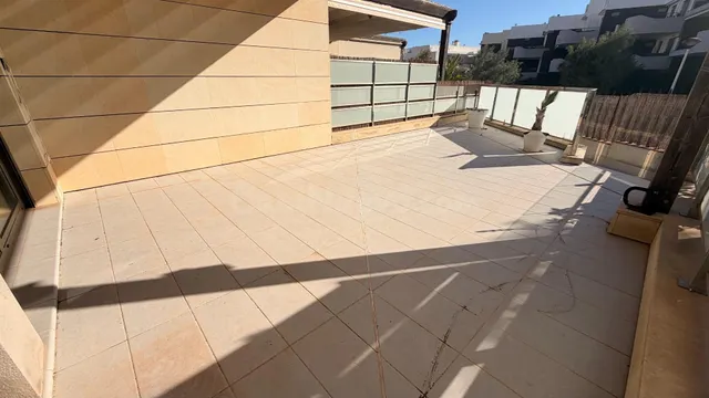 Exclusivo adosado en Los Arenales del Sol a tan solo 150 met - foto 4