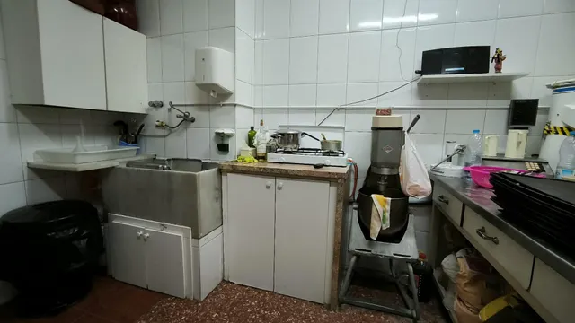 TRASPASO CON VENTA LOCAL — 13