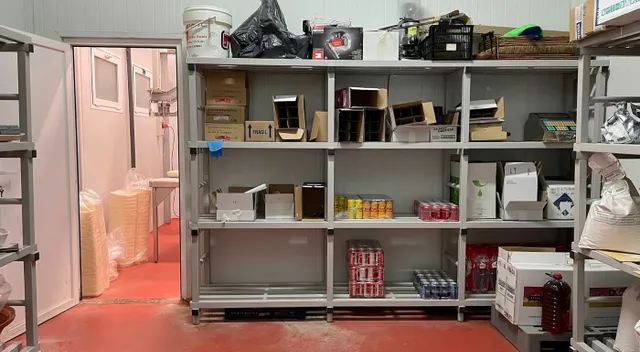 Venta de restaurante y fábrica de embutidos — 48