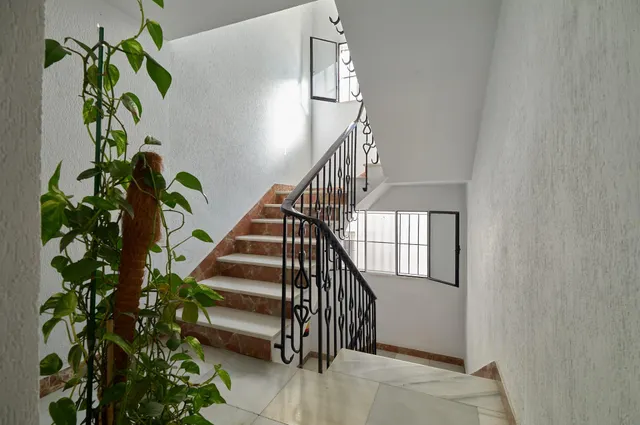 Piso en calle Tornería junto a Hotel María Luisa — 10