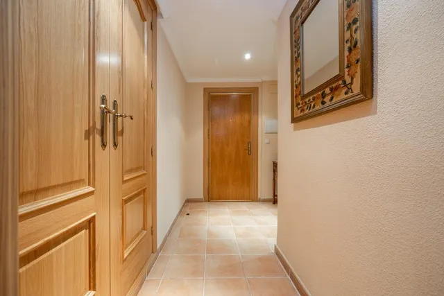 Piso en el centro de Granada, totalmente reformado con dos grandes dormitorios y un baño — 31