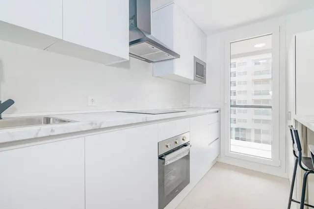 OPORTUNIDAD EN VENTA DE PISO VPO DE 3 DORMITORIOS EN BARRIO ALBAYDA CON PLAZA DE GARAGE Y TRASTERO — 2