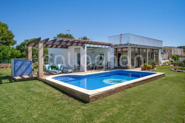 Exclusiva vivienda unifamiliar con piscina en Menorca - foto 2
