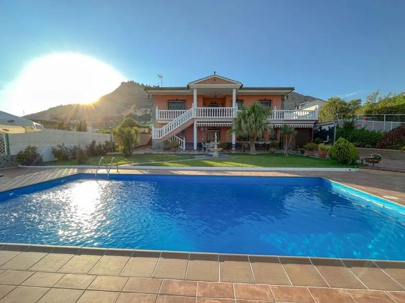 CHALET EN VENTA ATARFE