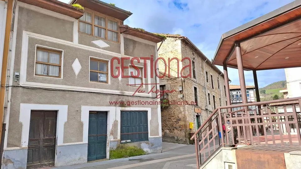 CASA PARA REFORMAR EN EL CENTRO DE RAMALES DE LA VICTORIA.