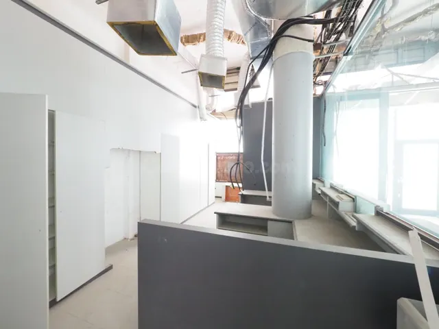 SE VENDE LOCAL COMERCIAL EN TERRASSA, ZONA ESPORTIVA - foto 4
