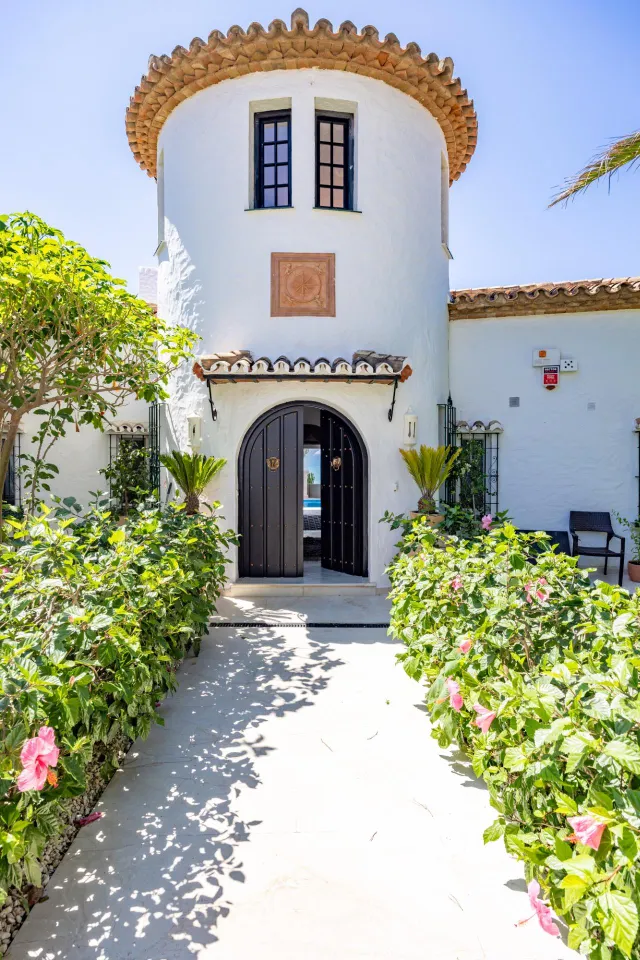 ESPECTACULAR VILLA DE LUJO EN ALQUILER EN 1ª LÍNEA DE PLAYA DE CABOPINO CON MARAVILLOSAS VISTAS AL MAR — 18
