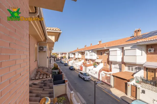 Casa adosada con eficiencia CEE = A (Junto al Vial de Churriana de la Vega). — 31