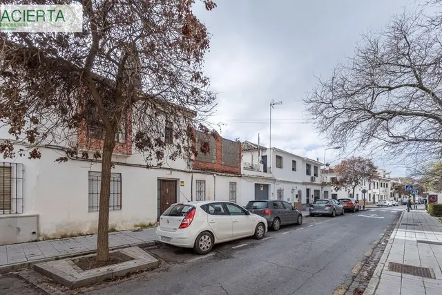 Casa con Parcela a Reformar en Granada — 33