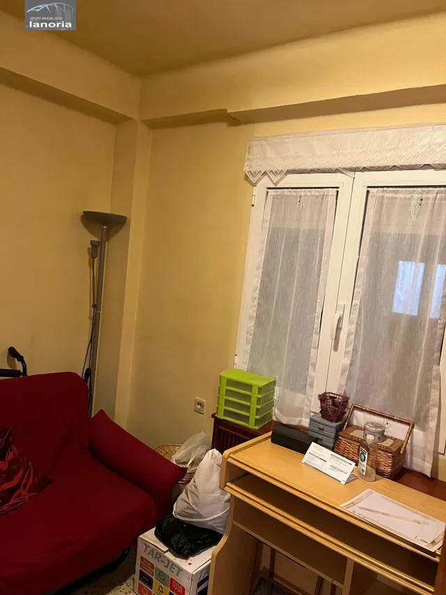Grupo la Noria Vende Piso de 3 Dormitorios, 1 Baño y Trastero en Zona Industria. — 12