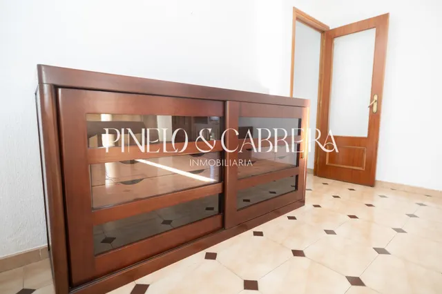 Piso en venta con terraza y ascensor en calle madrid — 25