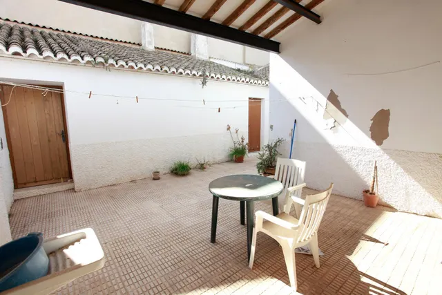 Casa de pueblo 4 habitaciones, planta baja con patio, garaje y gran potencial en La Palma — 46