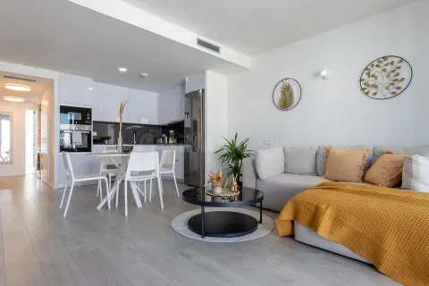 Piso Seminuevo en el corazón de Salou, con trastero y piscina - ¡Tu refugio ideal!