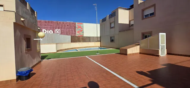 Chalet pareado con piscina privada, 4 dormitorios y amplios espacios exteriores en Nuevo San Javier — 28