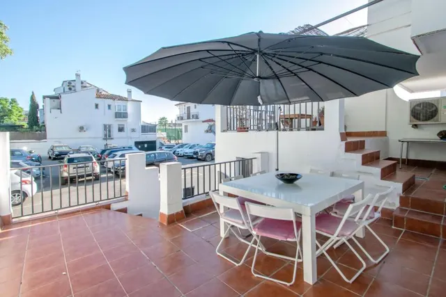 Estupenda vivienda pareada en Tomares en Urbanización Sport  - foto 3
